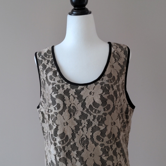 Lace Overlay Tank Top - Picture 3 of 4